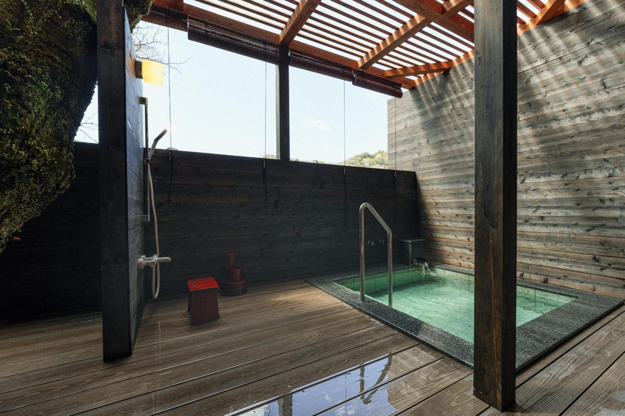 源泉掛け流しの宿albergo湯楽 Yugawara Exterior foto