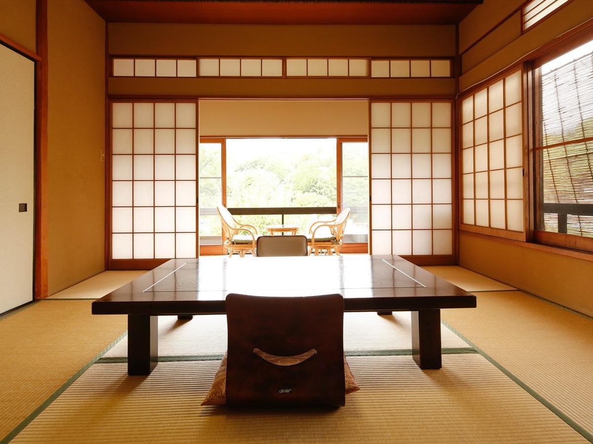 源泉掛け流しの宿albergo湯楽 Yugawara Exterior foto