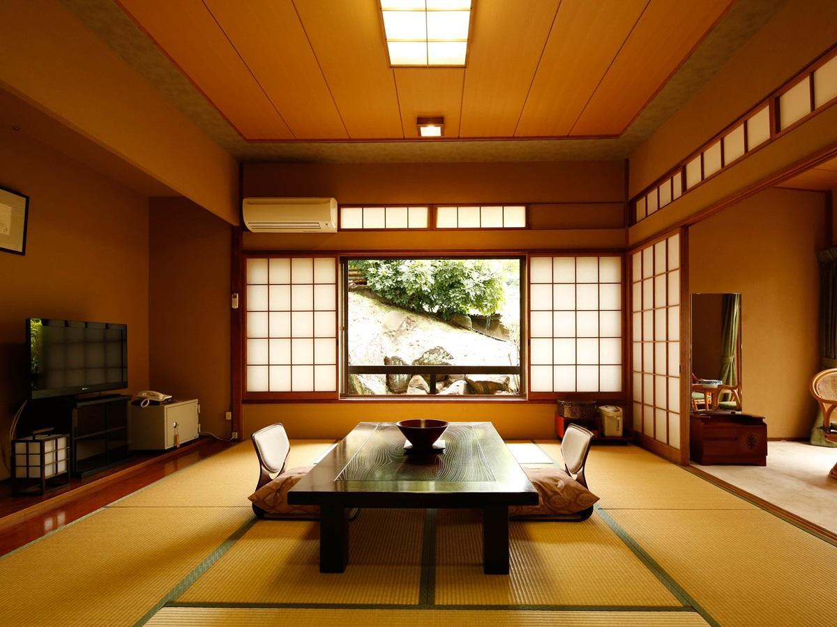 源泉掛け流しの宿albergo湯楽 Yugawara Exterior foto